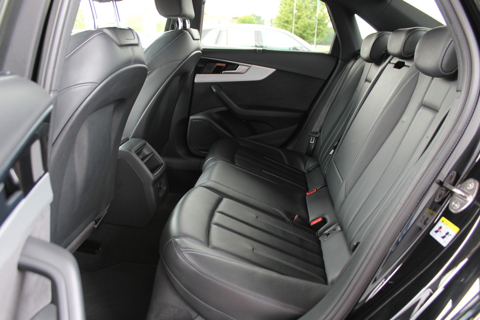 Audi A4 2.0 TDI quattro S line  Navi LED Leder Kamera