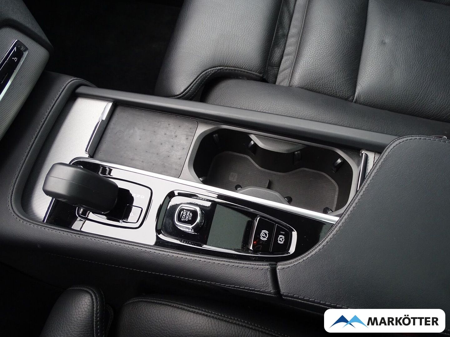 Volvo XC90 Plus Dark Recharge Plug-In Hybrid AWD 7-Sit