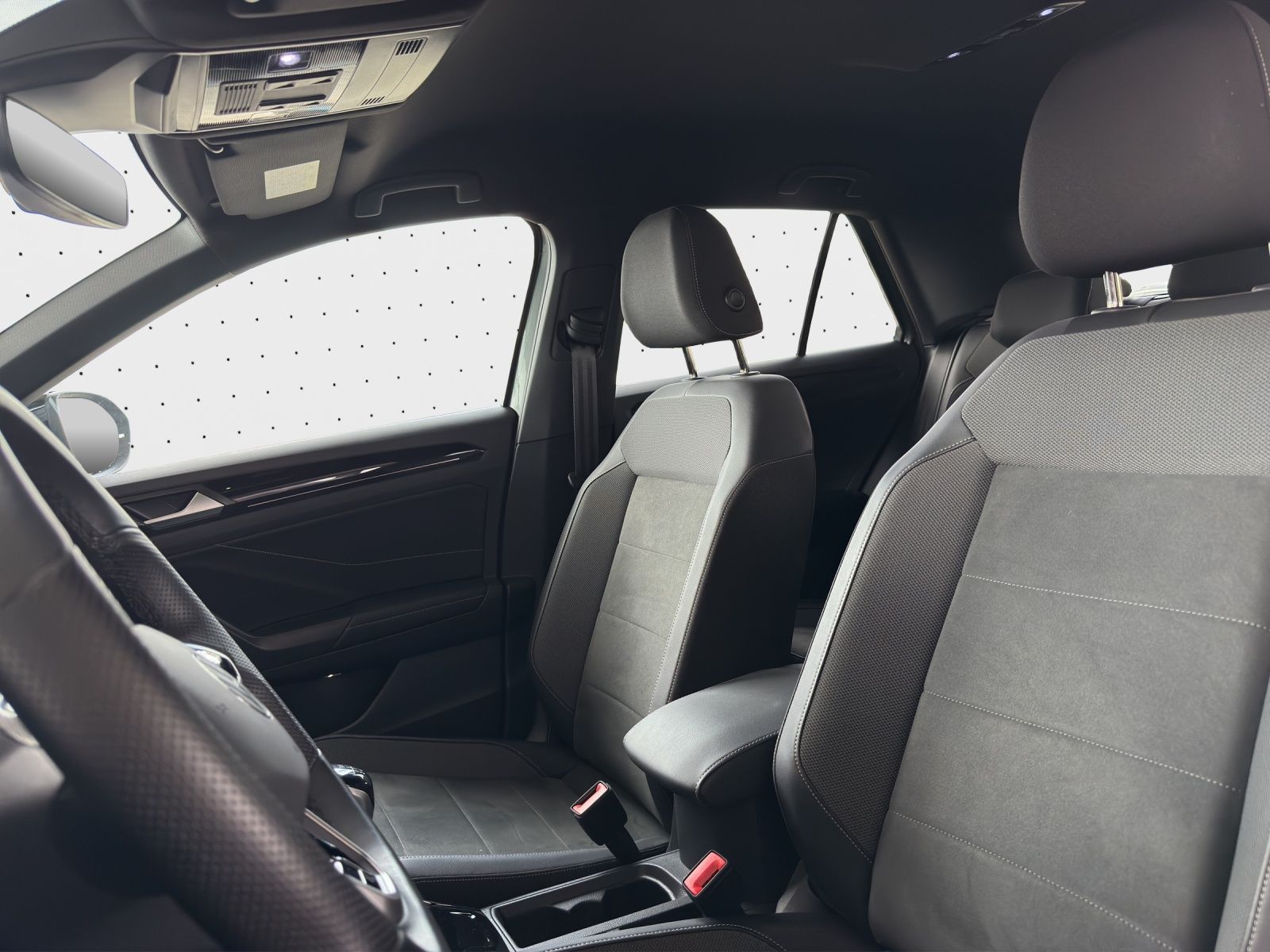 Volkswagen T-Roc R-Line 1.5 l TSI - Samsaru's Car Outlet
