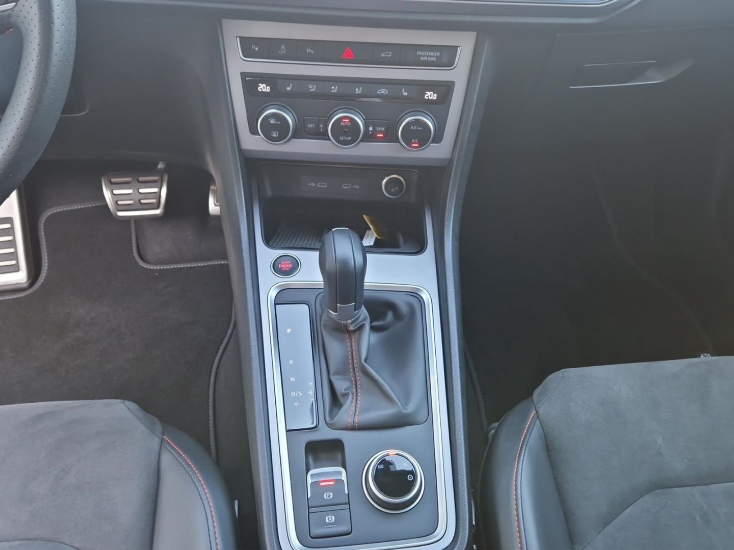 Seat Ateca 2.0 TDI DSG FR Alu LED AHK Kamera Navi ACC