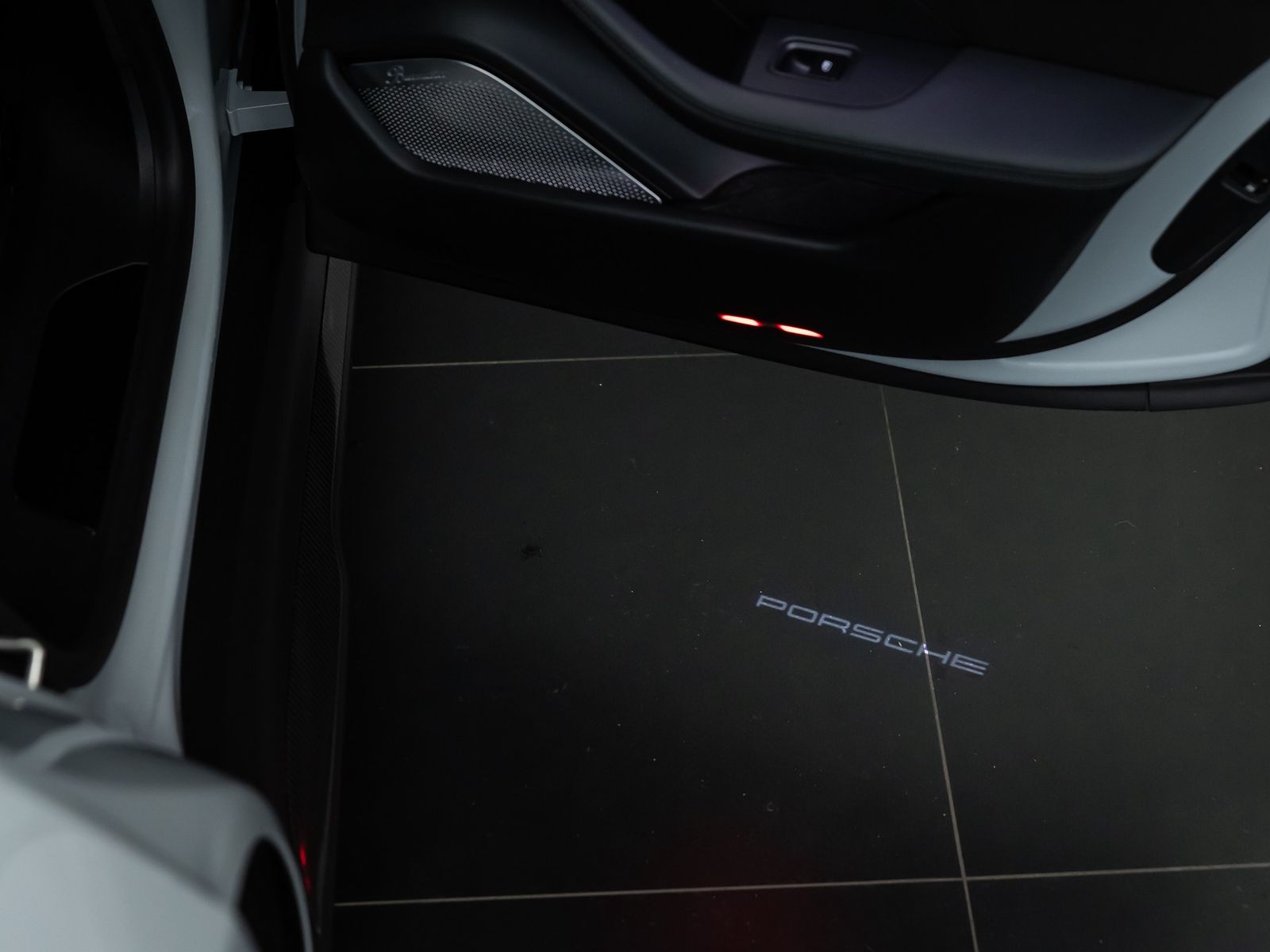 Porsche Taycan GTS Sport Turismo SPORTDESIGN CARBON*BURM