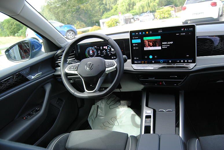 Volkswagen Passat 1.5 eHybrid DSG Elega.AHK.Navi-Max.HUD