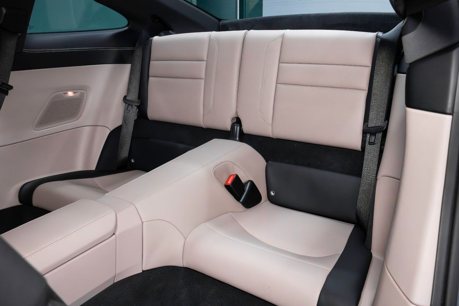 Porsche 992.2 Carrera - Samsaru's Car Outlet