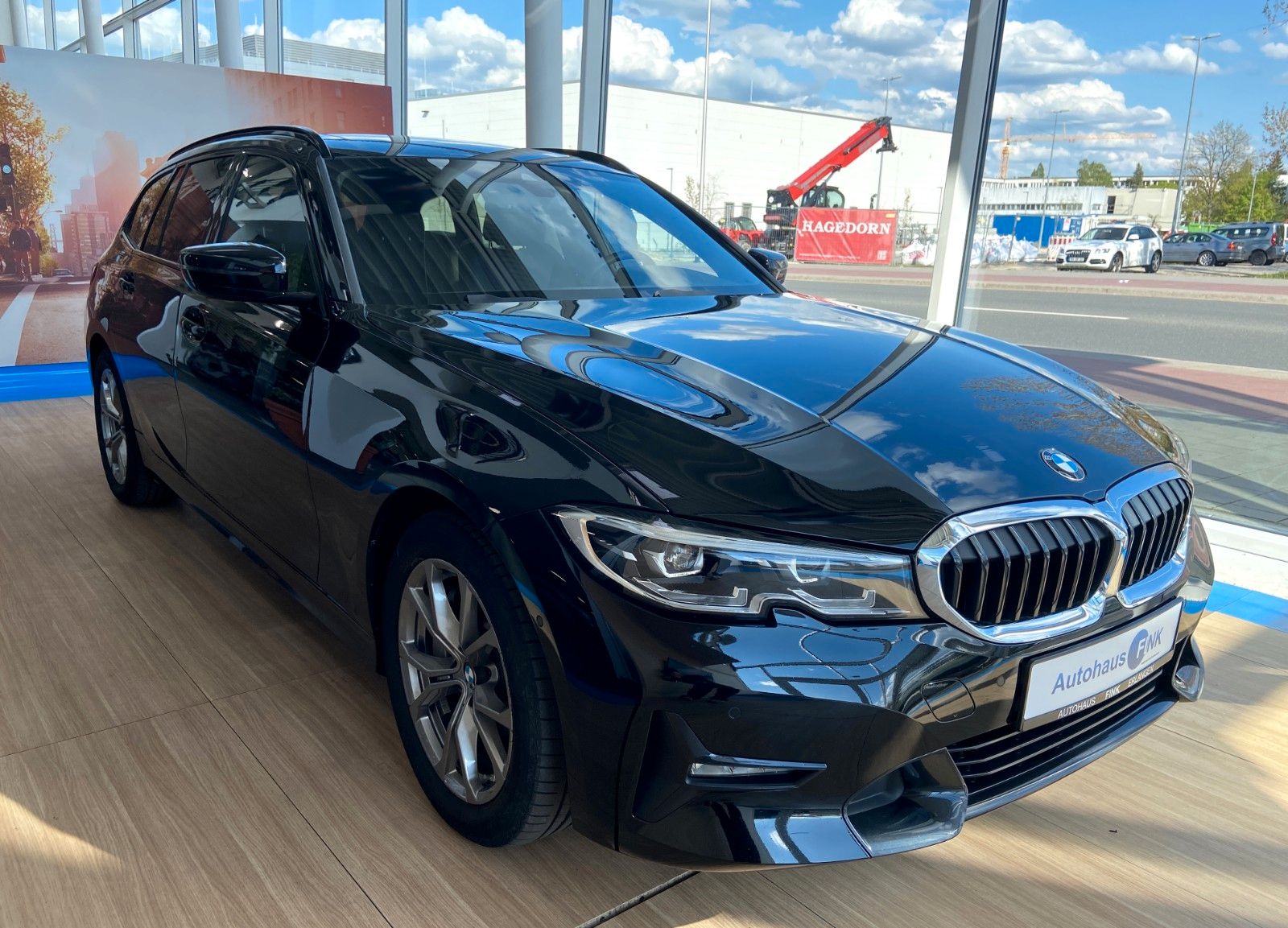 BMW 330i Touring Sport Line - Samsaru's Car Outlet