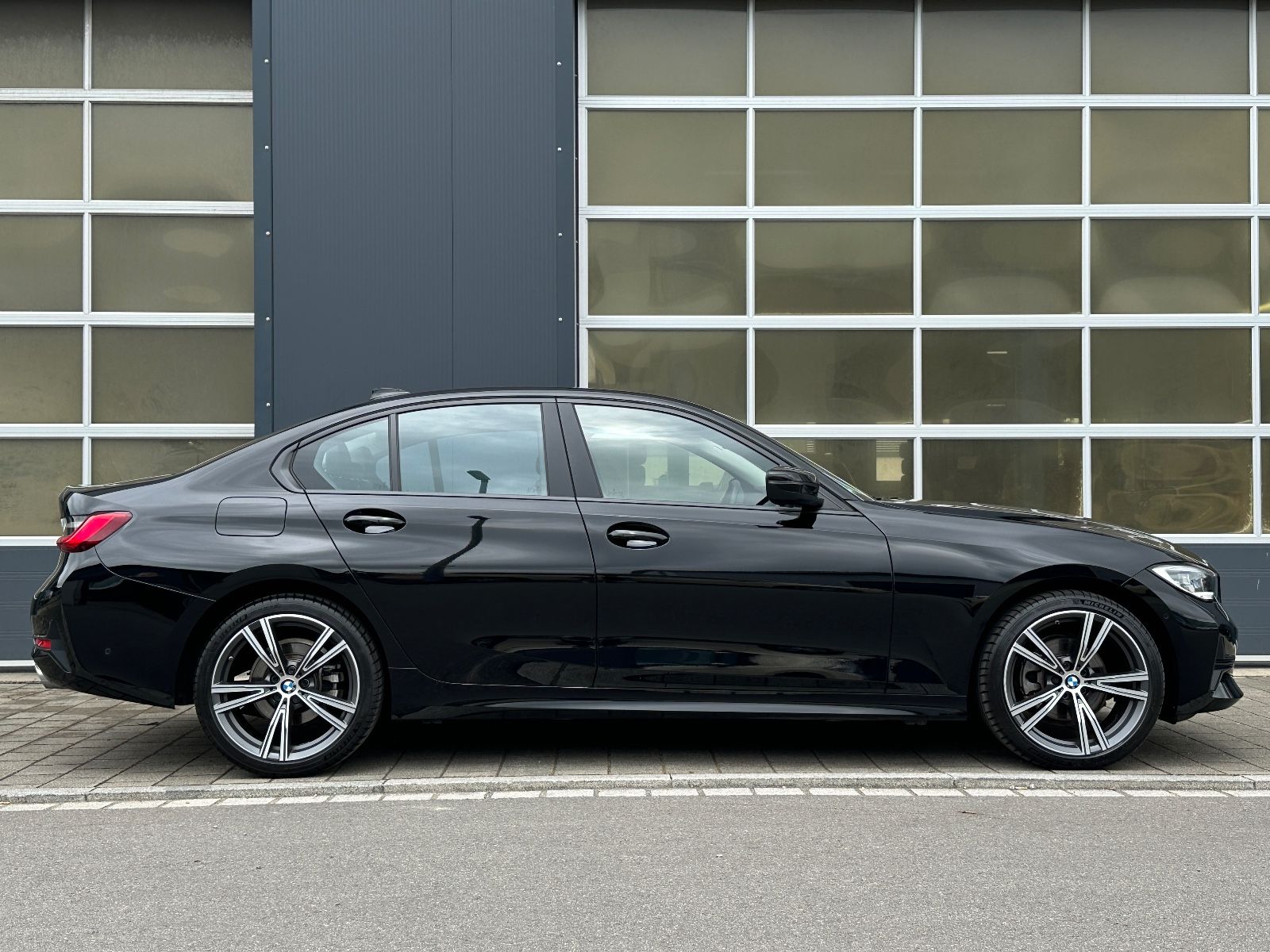BMW 320 d xDrive Laser Leder HuD Key Innovation - Samsaru's Car Outlet