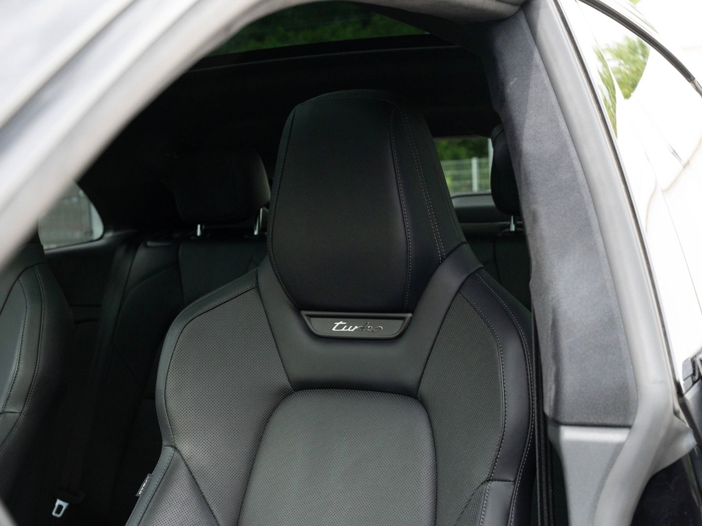 Porsche Macan Turbo Burmester AHK AR HUD Surround View