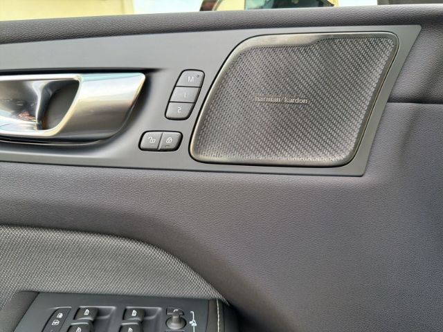 Volvo XC60 Plus Black T8 Recharge AHK elektr. Harman &