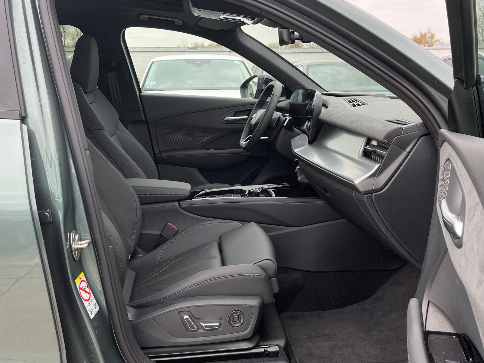 Audi Q3 TFSI 110 kW S tronic S line AHK Matrix OLED P