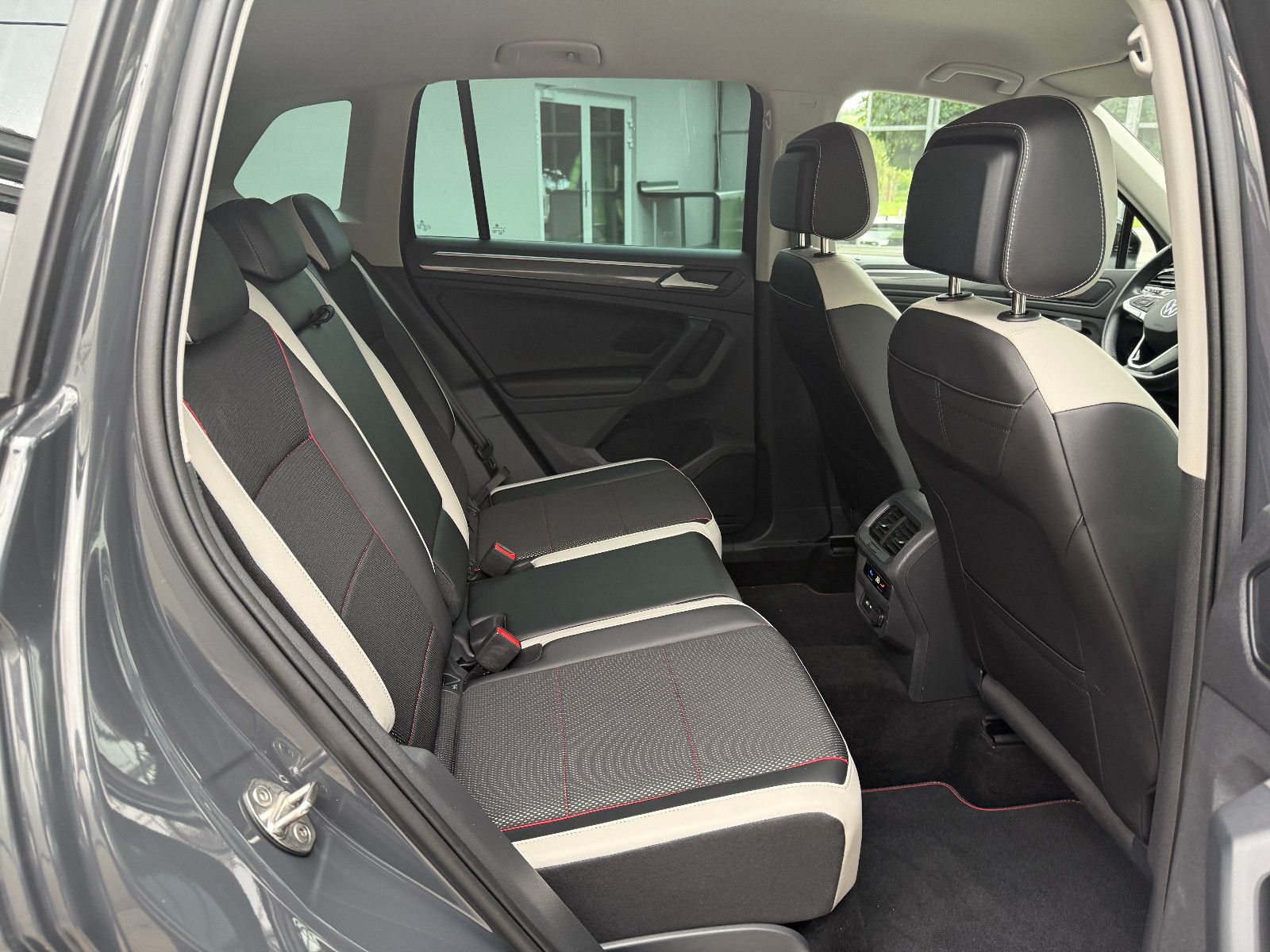 Volkswagen Tiguan TDI DSG 4m Urban Sport - Samsaru's Car Outlet