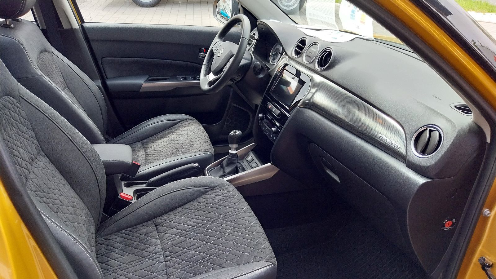 Suzuki Vitara 1.4 BOOSTERJET Hybrid Comfort+ Allgrip - Samsaru's Car Outlet