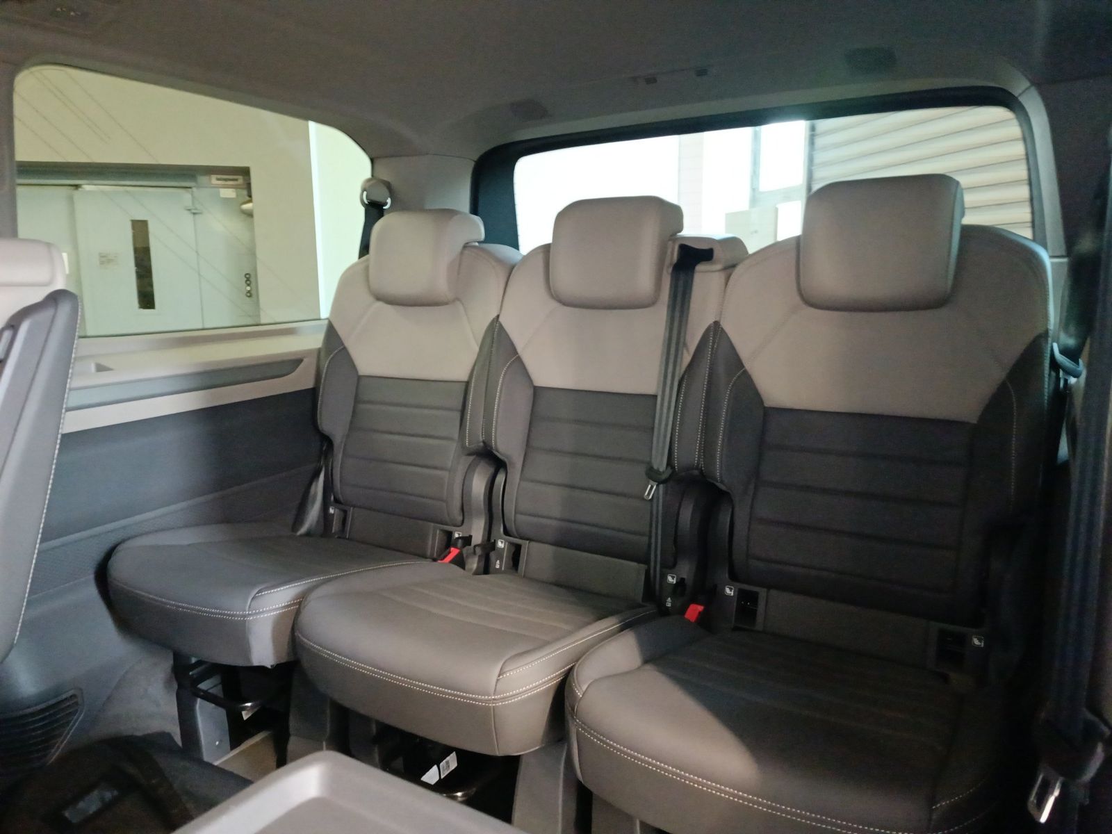 Volkswagen T7 Multivan 1.5 eHybrid Style lang DSG AHK*Leder