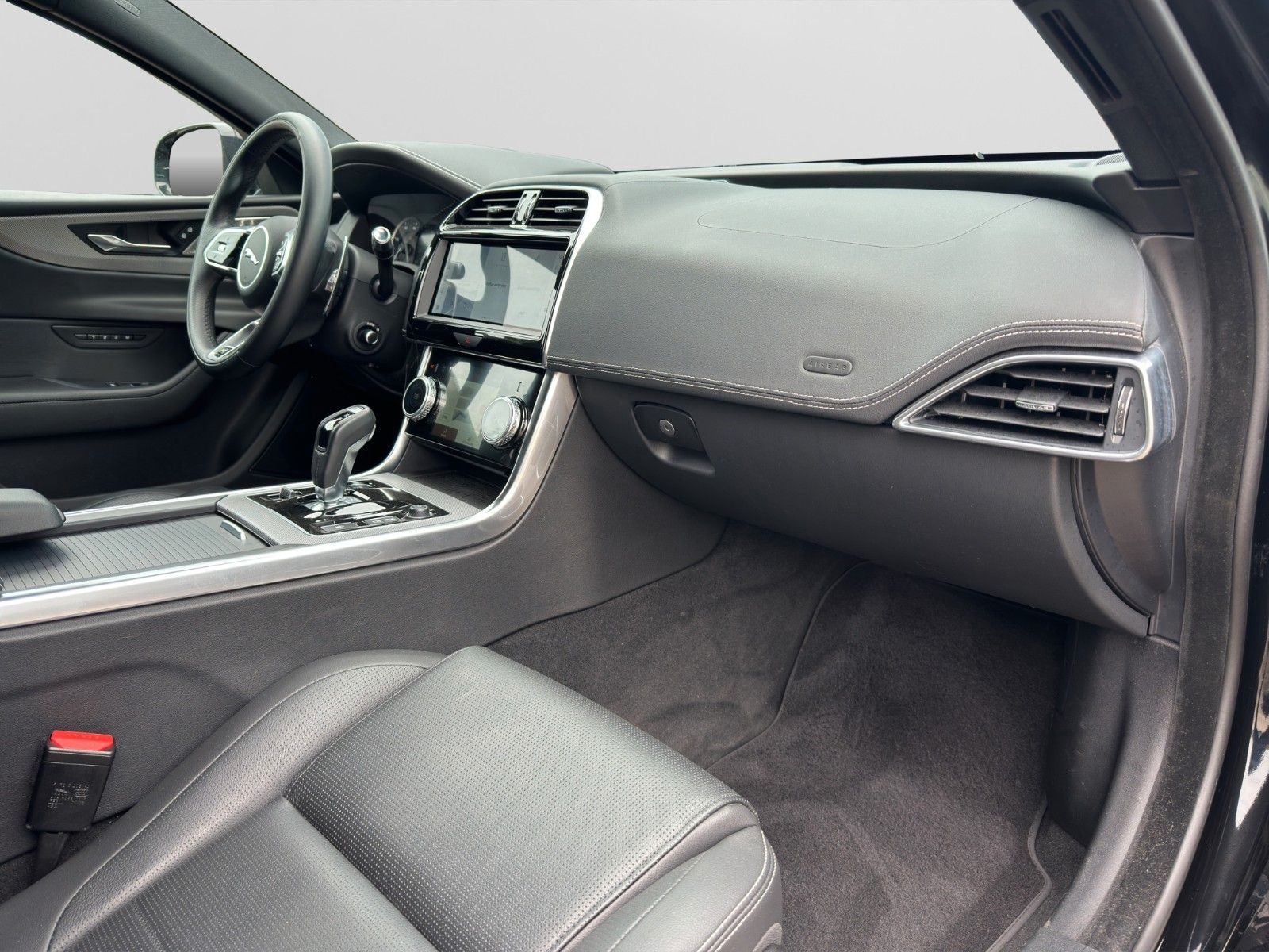 Jaguar XE P250 R-Dynamic Black|Head-Up|Meridian|360°