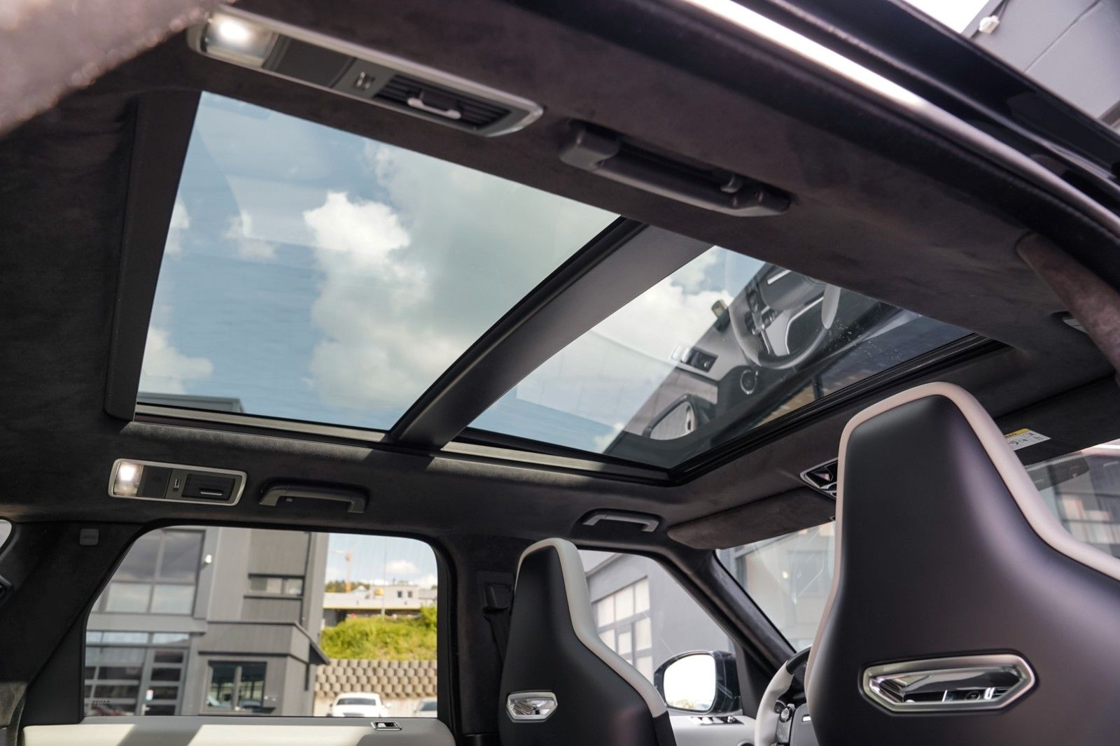 Range Rover Sport SVR - Samsaru's Car Outlet