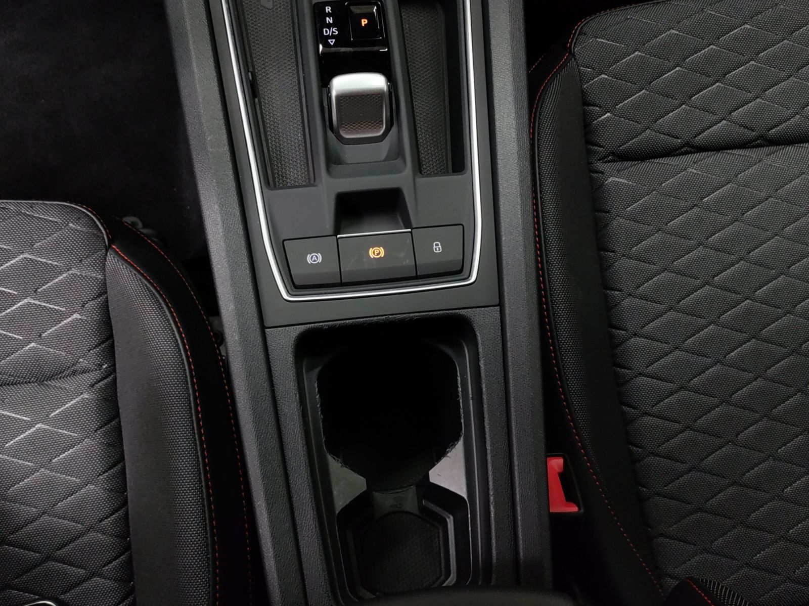 Seat Leon Sportstourer 2.0 TDI DSG FR NAVI AHK ACC GJ