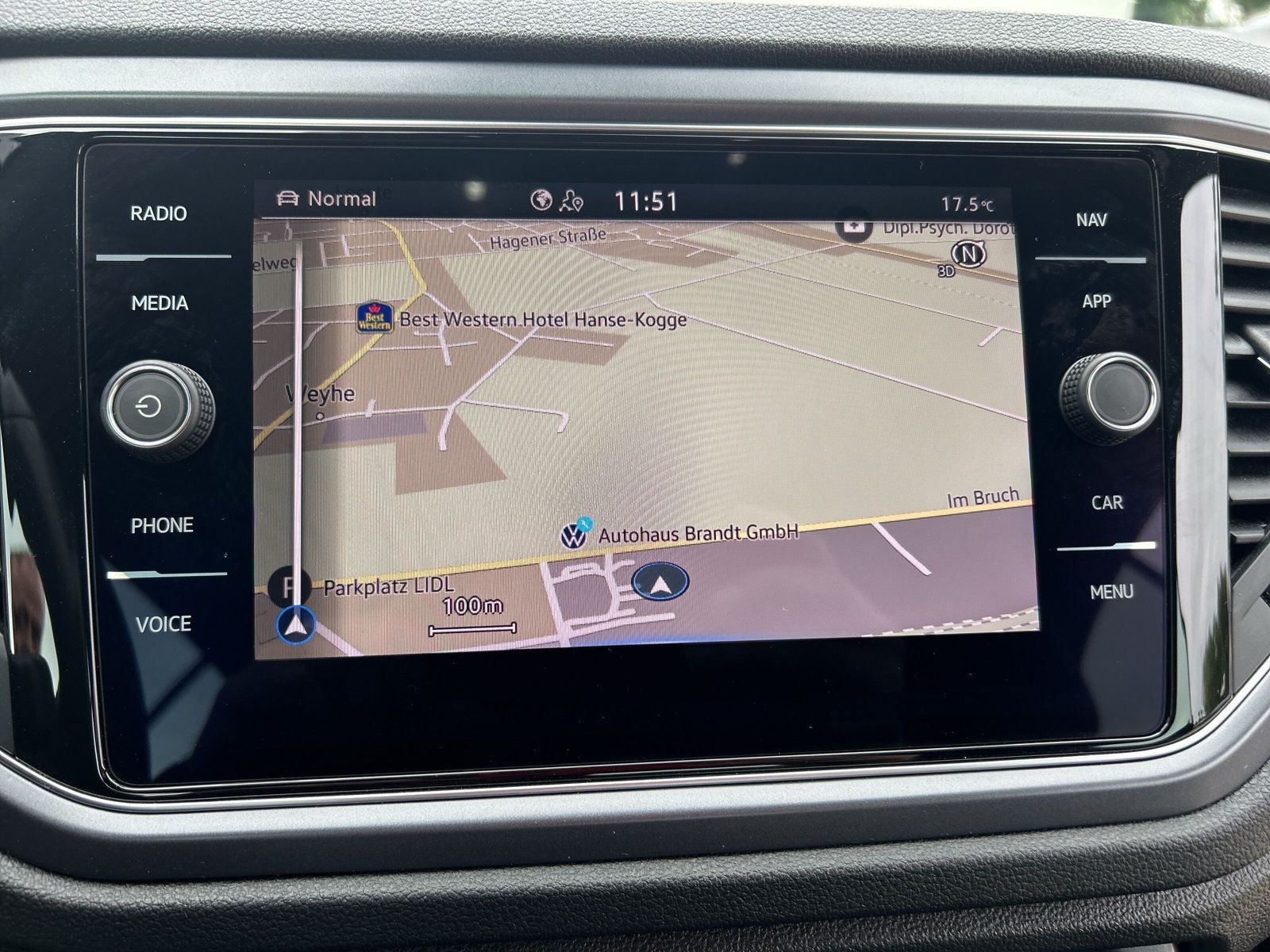 Volkswagen T-Roc R-LINE - Samsaru's Car Outlet