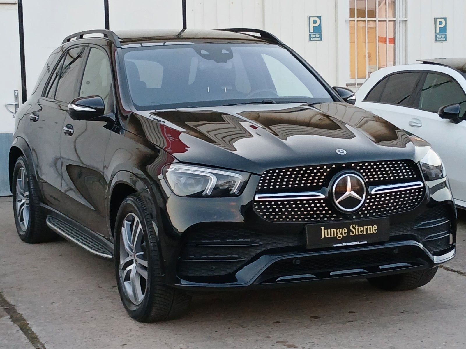 Mercedes-Benz GLE350de 4M AMG SoftClose_NappaLeder_360_BURMEST
