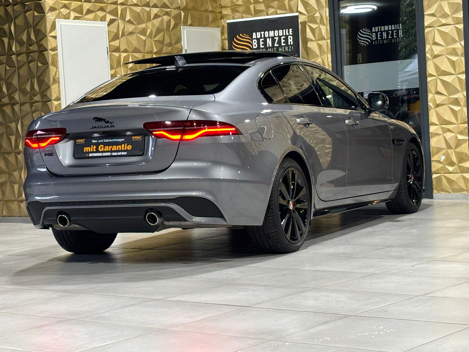 Jaguar XE R-Dynamic Black/360''KAM/PANO/EXCLUSIV/MERIDI