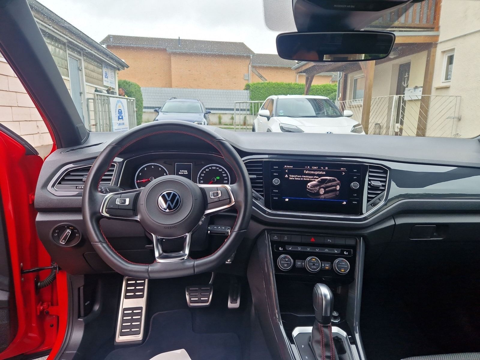 Volkswagen T-Roc Sport - Samsaru's Car Outlet