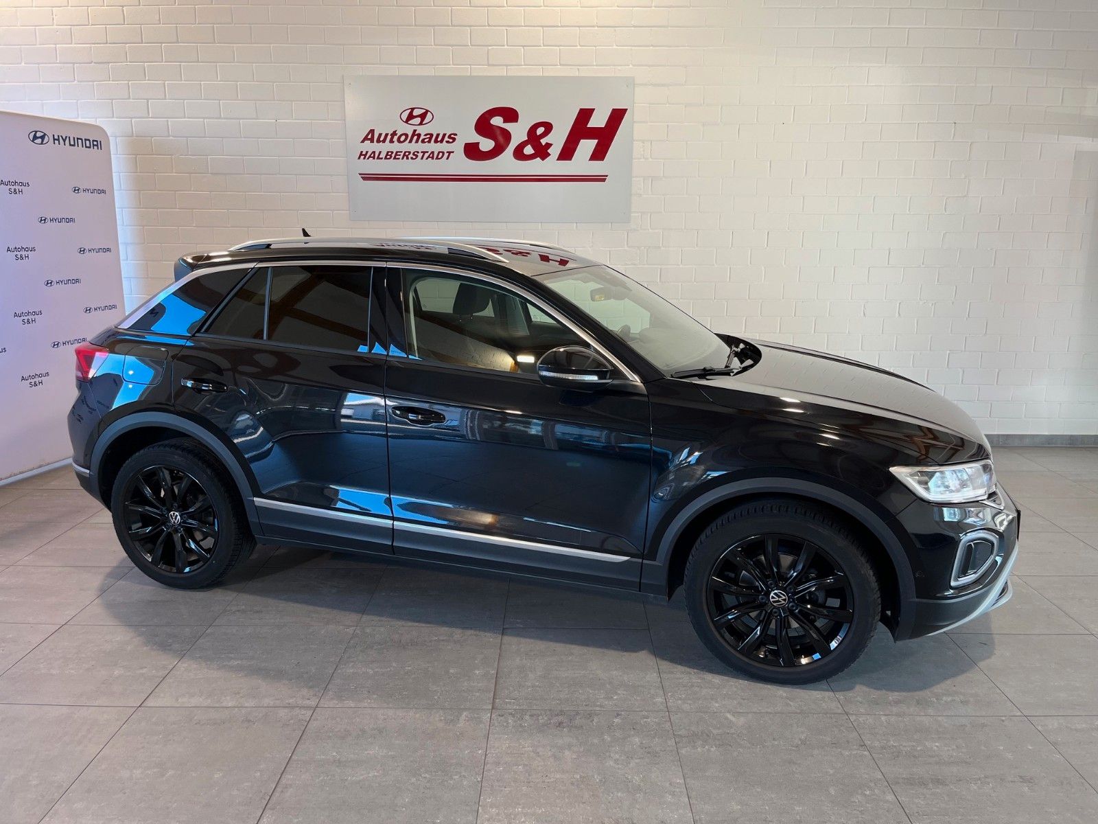 Volkswagen T-Roc 1.0TSi Style - Samsaru's Car Outlet