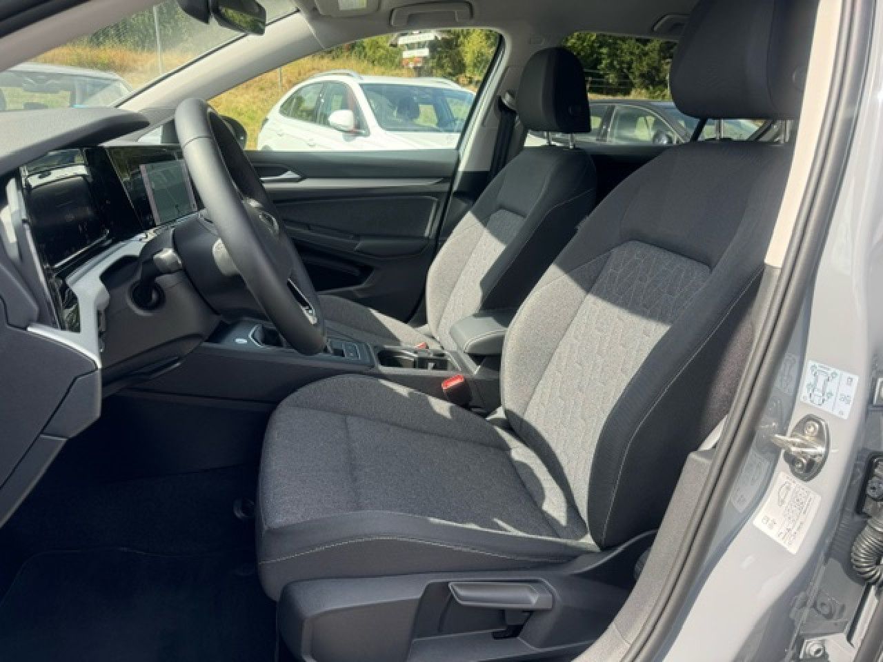 Volkswagen Golf VIII Move 1.5 TSI - Samsaru's Car Outlet