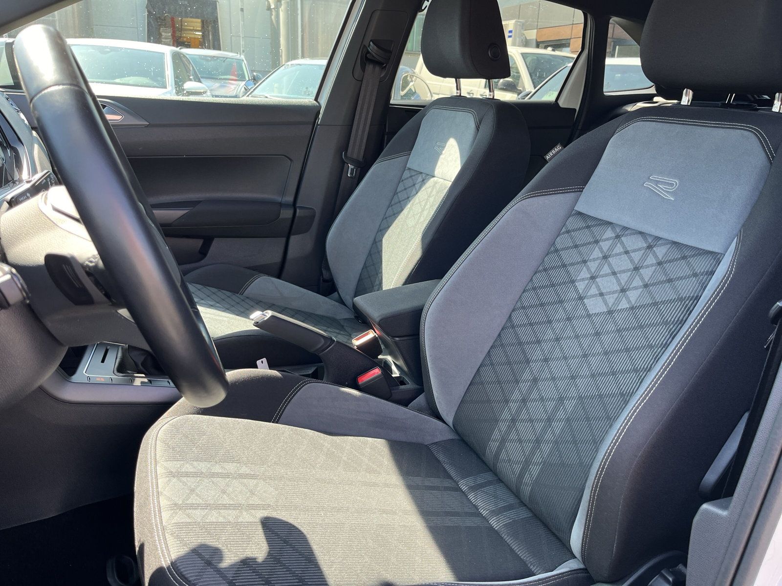 Volkswagen Taigo 1.0 TSI DSG R-Line - Samsaru's Car Outlet