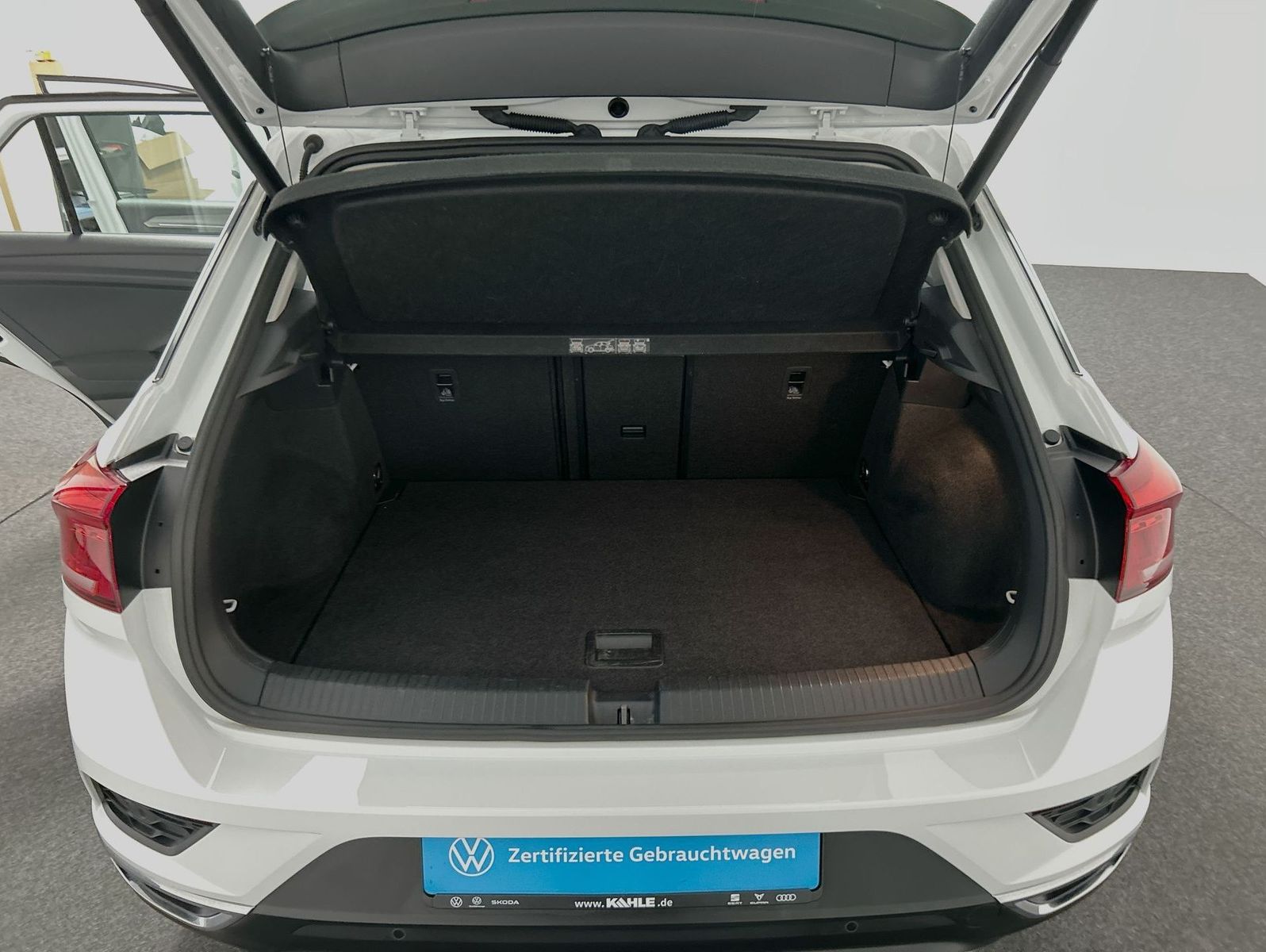 Volkswagen T-Roc Style 1.5TSI DSG - Samsaru's Car Outlet