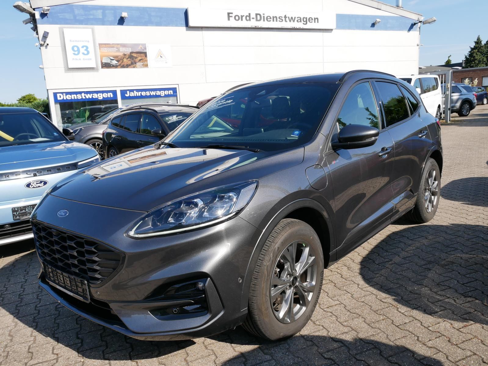 Ford Kuga Plug-In Hybrid ST-Line X - Samsaru's Car Outlet
