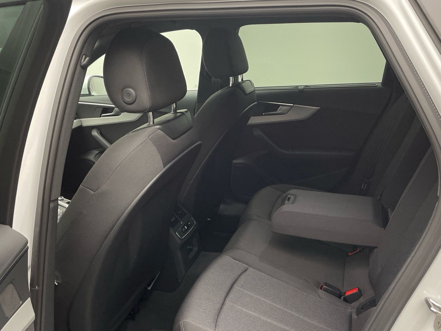 Audi A4 Avant S line 45 TFSI quattro - Samsaru's Car Outlet