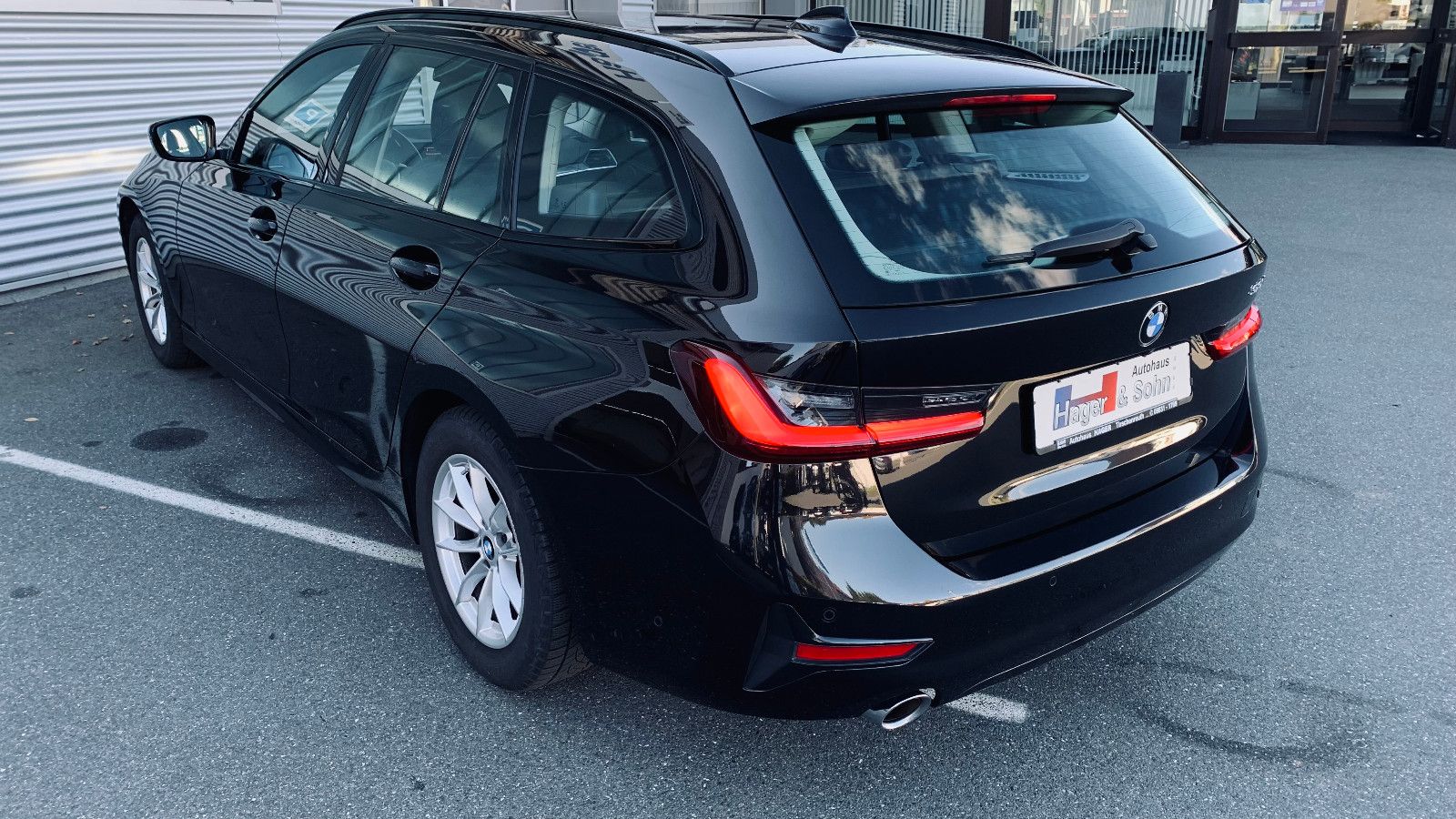 BMW 320i Touring Sport Line - Samsaru's Car Outlet