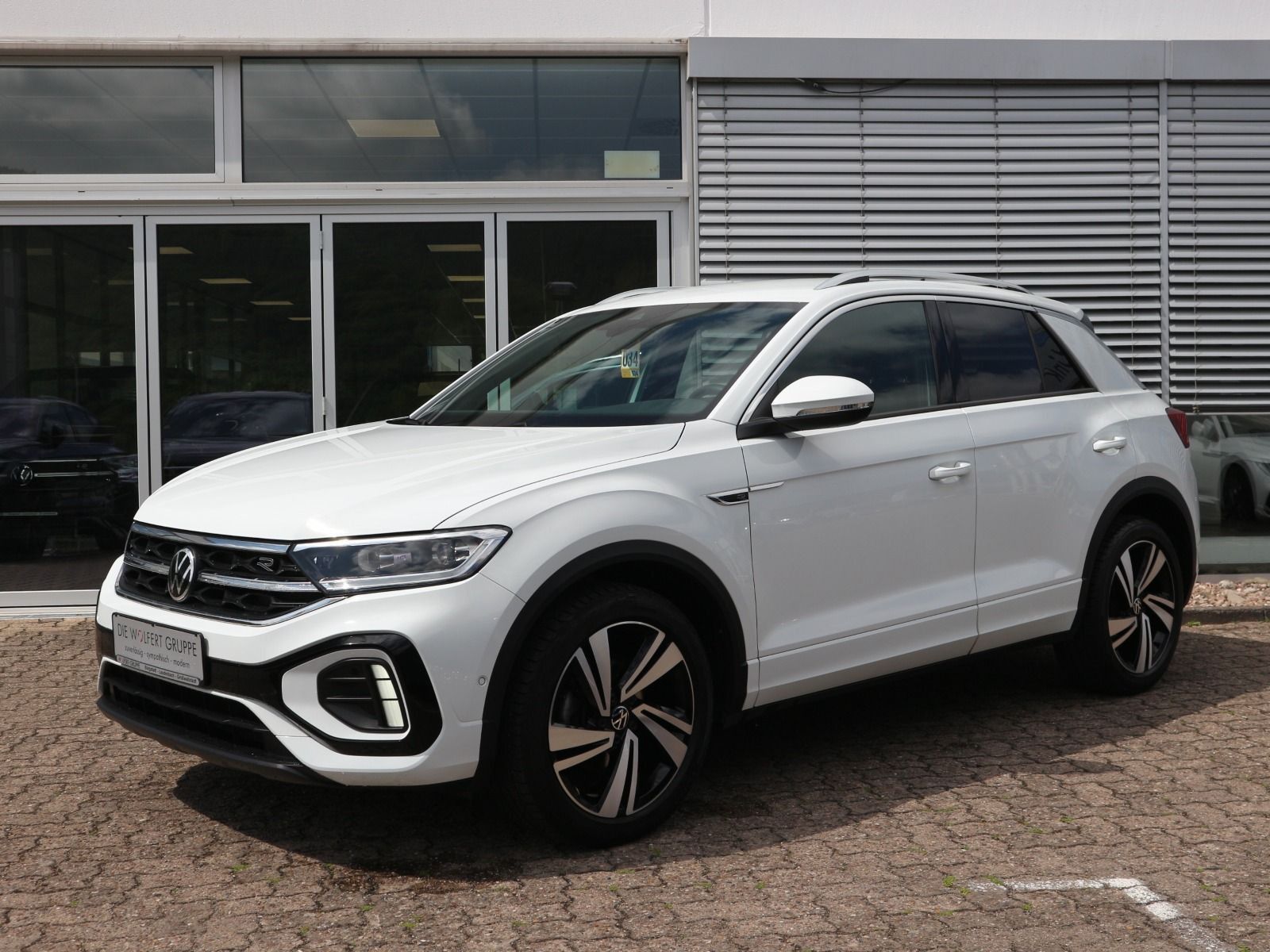 Volkswagen T-Roc R-Line 1.5 TSI DSG - Samsaru's Car Outlet