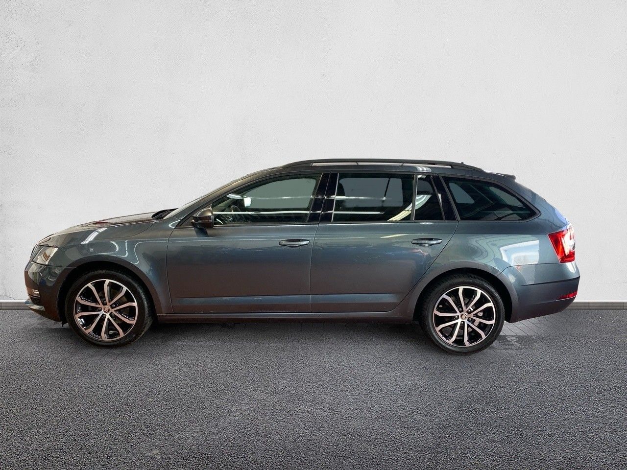 Skoda Octavia Combi Tour 1.5 TSI - Samsaru's Car Outlet