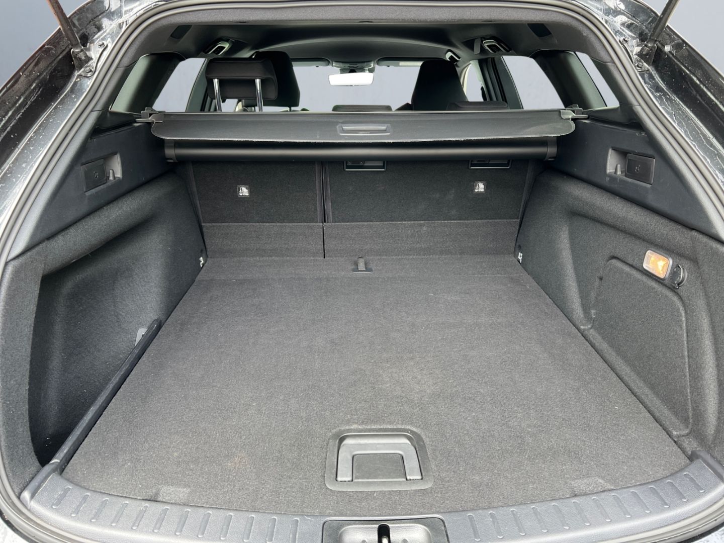 Toyota Corolla 2.0 Hybrid TS - Samsaru's Car Outlet