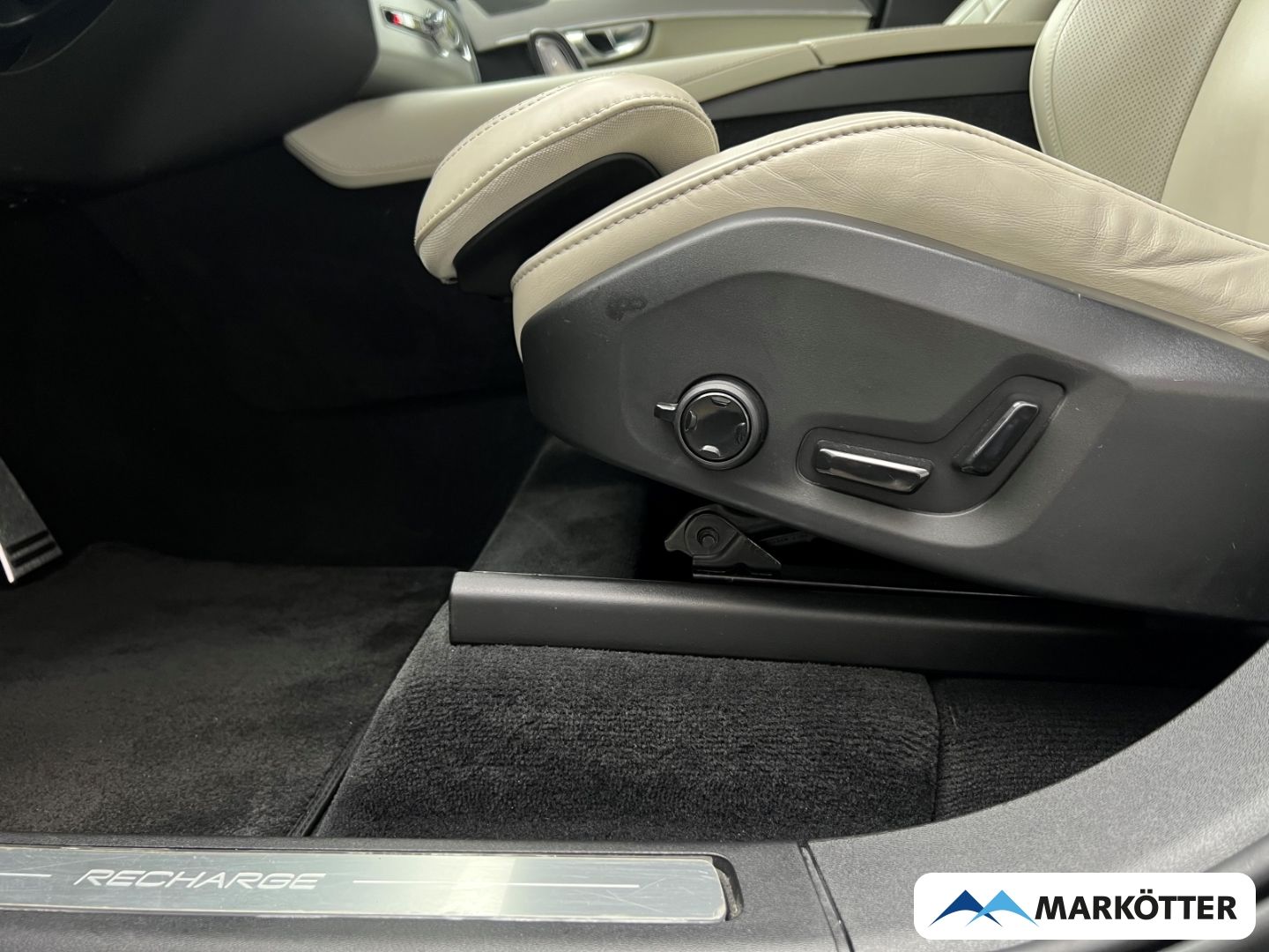 Volvo XC90 T8 AWD Recharge R-Design Edition 22''/AHK/P