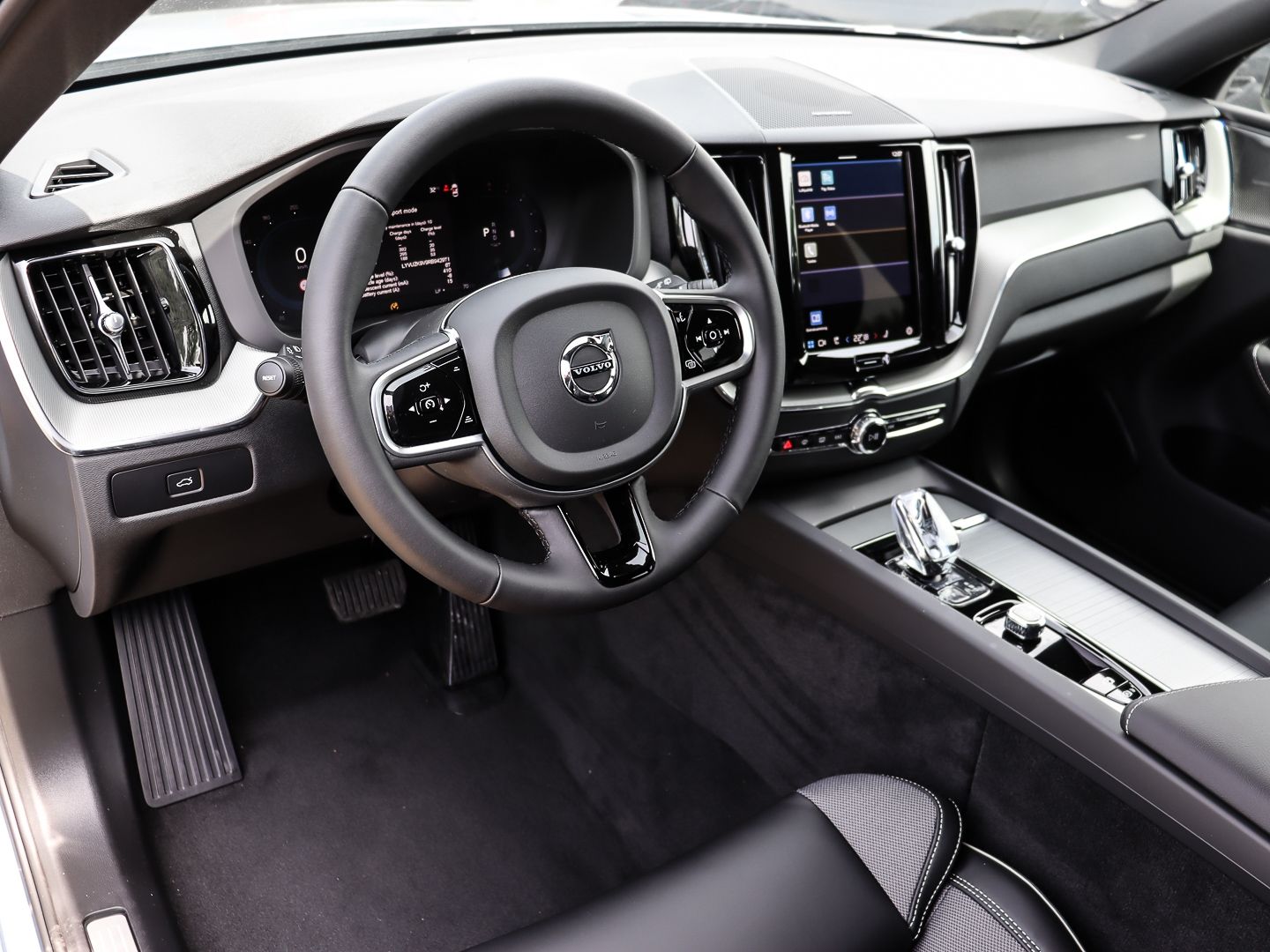 Volvo XC60 B4 Benzin Plus Dark - Samsaru's Car Outlet