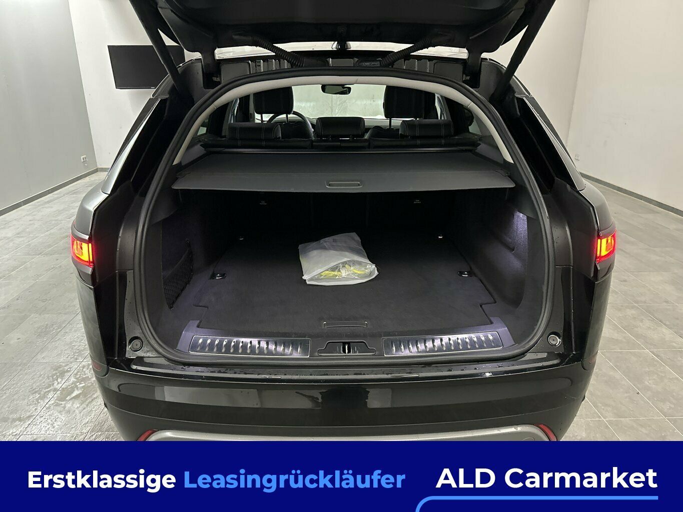 Range Rover Velar P400e - Samsaru's Car Outlet
