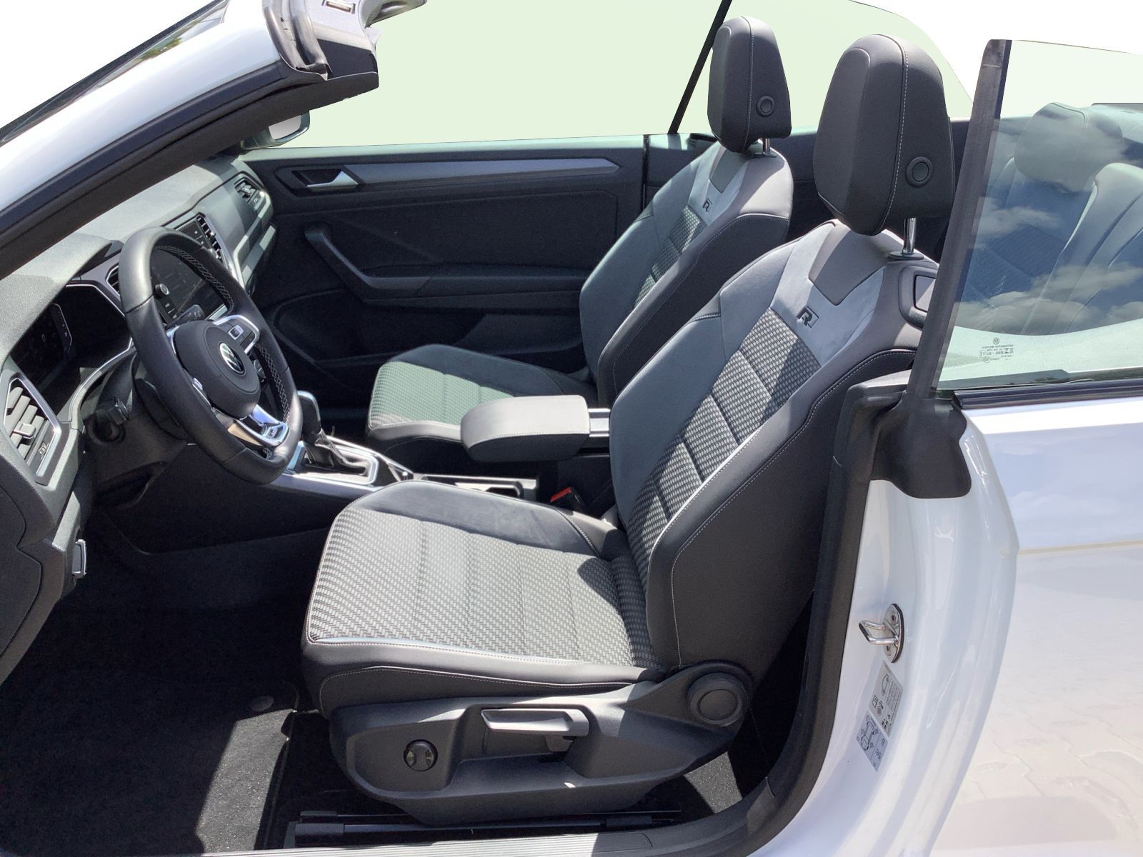 Volkswagen T-Roc R-Line - Samsaru's Car Outlet