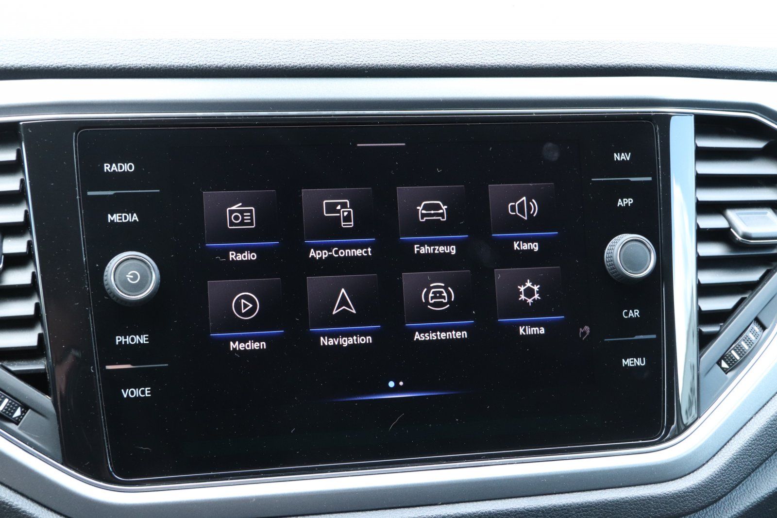 Volkswagen T-Roc 1.0 TSI Active - Samsaru's Car Outlet