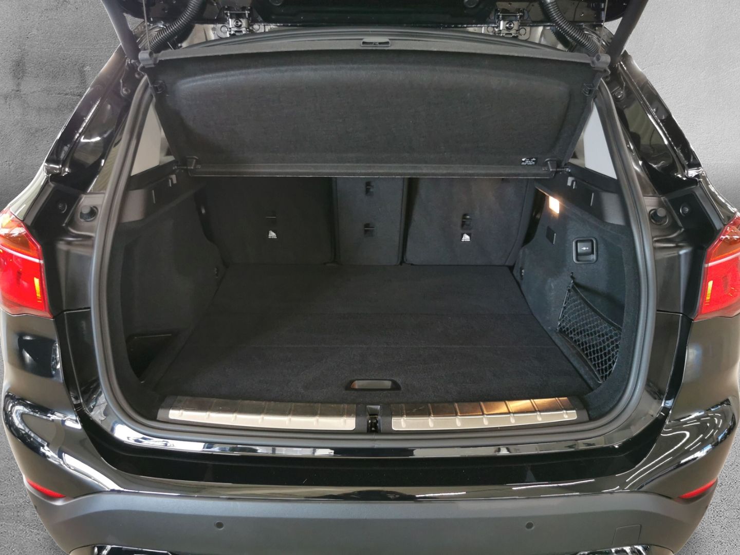 BMW X1 xDRIVE 25e ADVANTAGE - Samsaru's Car Outlet