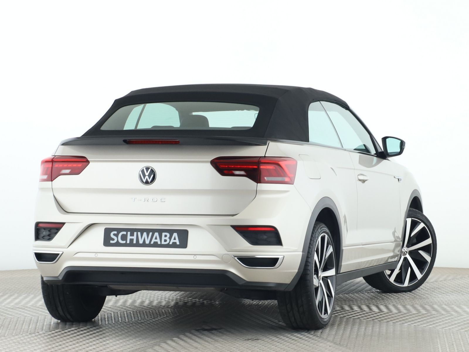 Volkswagen T-Roc R-Line 1.5 TSI - Samsaru's Car Outlet