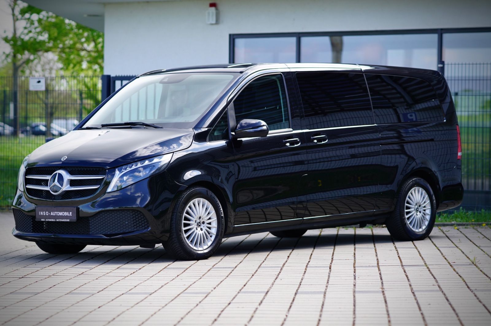 Mercedes-Benz V 300 EDITION - Samsaru's Car Outlet