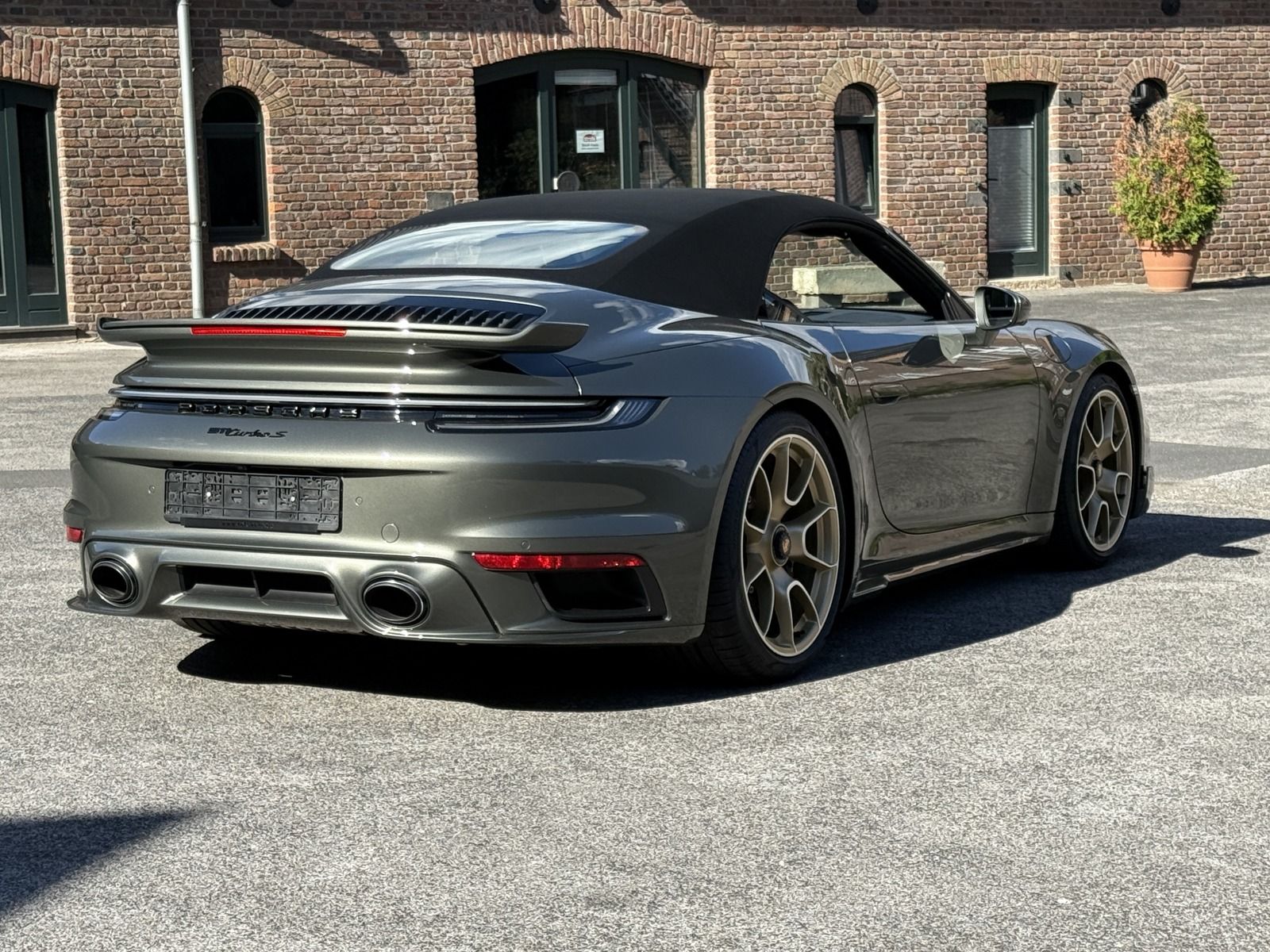 Porsche 992 911  Turbo S Cabriolet HERITAGE DESIGN*SPORT