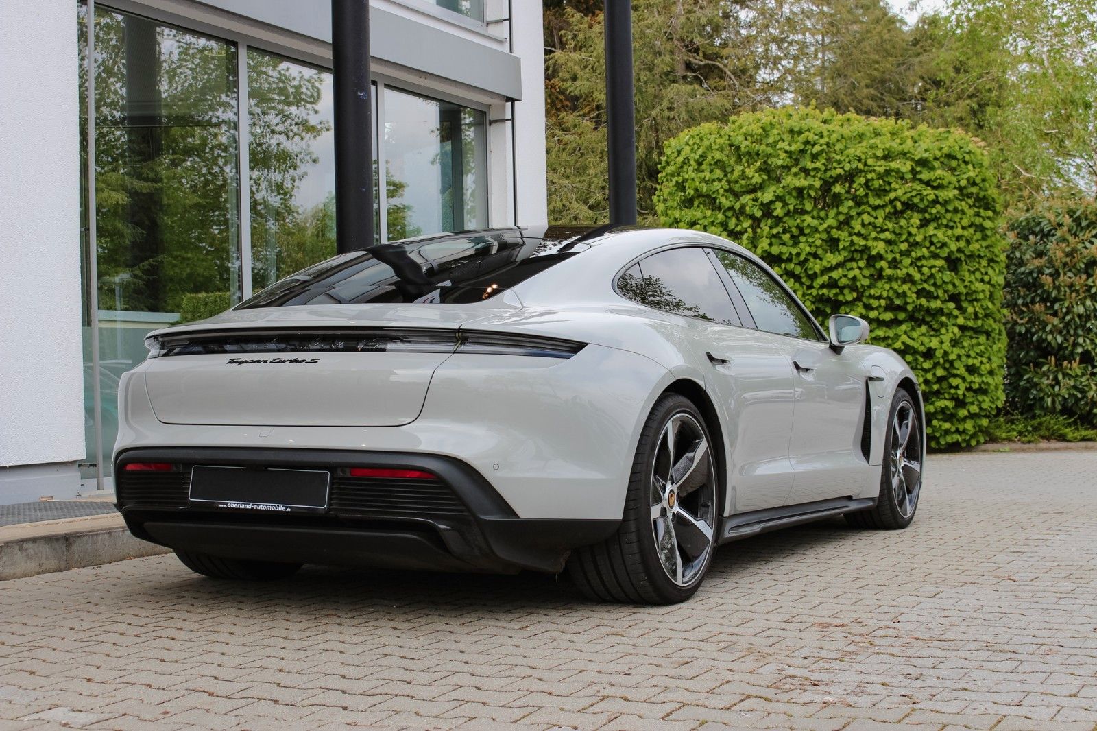 Porsche Taycan Turbo S / ENTERTAINMENT / BEIFAHRER DISP.