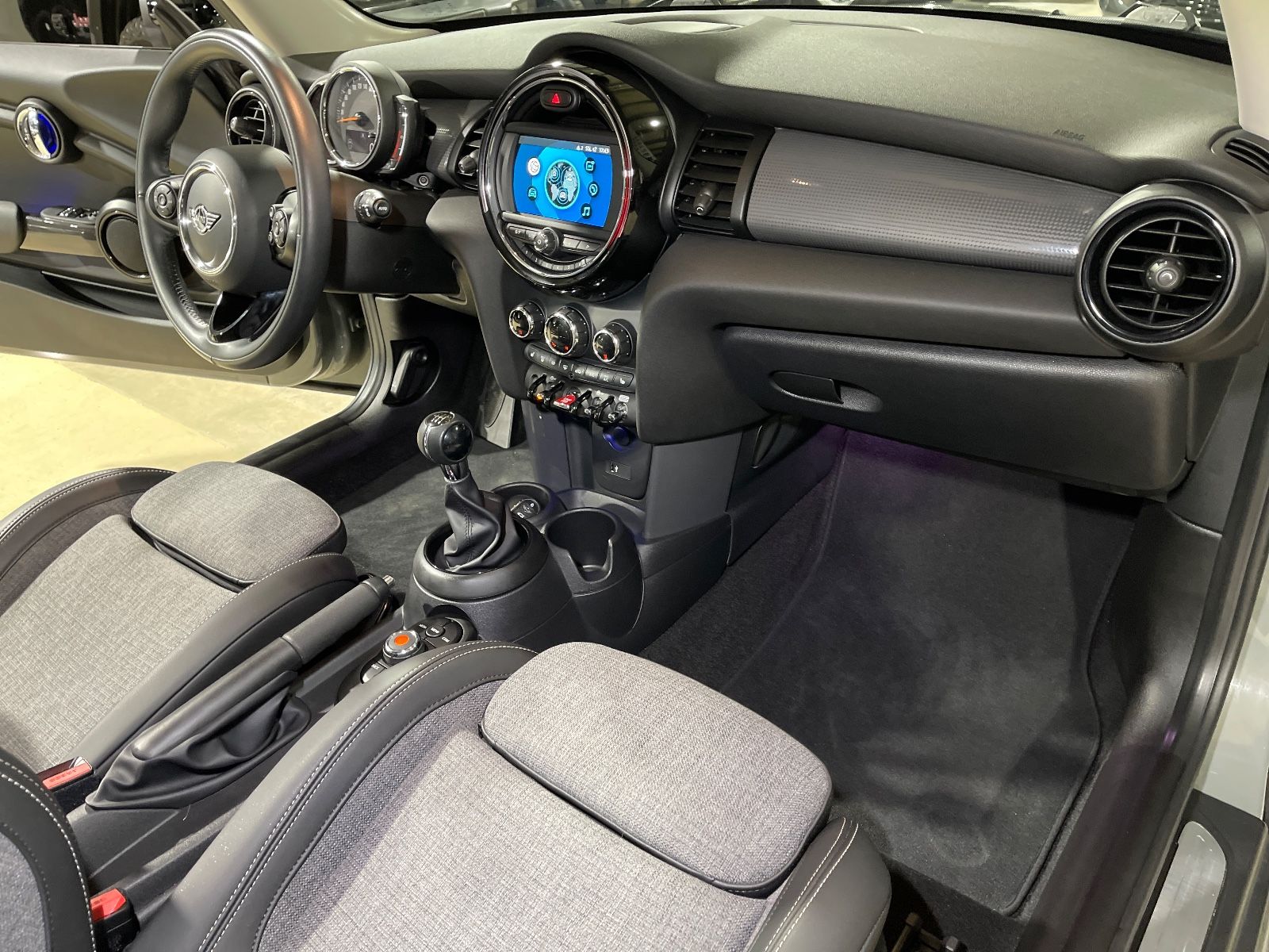 MINI COOPER MINI Chili - Samsaru's Car Outlet