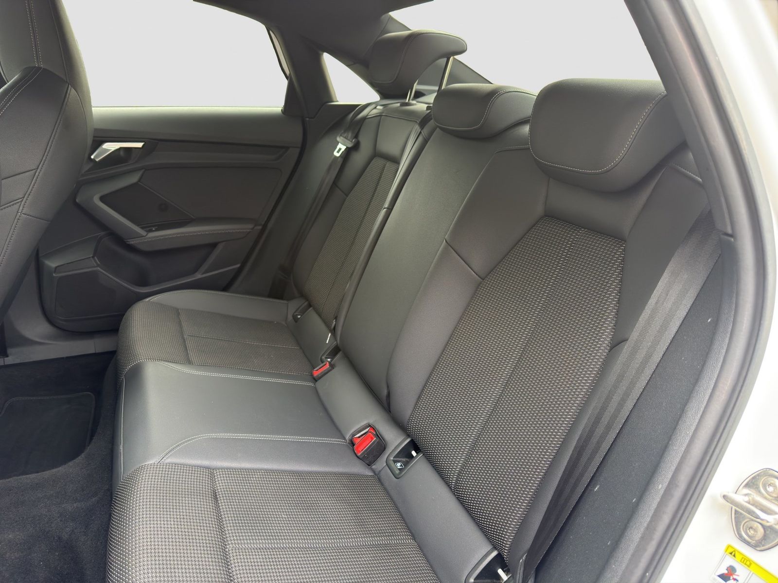 Audi A3 Limousine, S Line, LED, Navi, PDC, Soundsyste