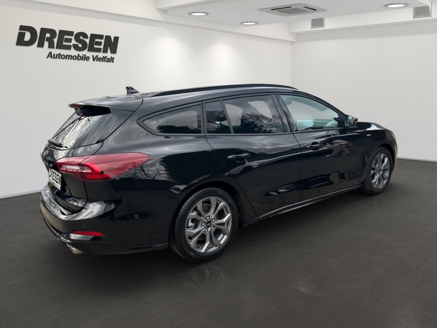 Ford Focus ST-Line X Turnier 1,0l EcoBoost AT AHK-abn