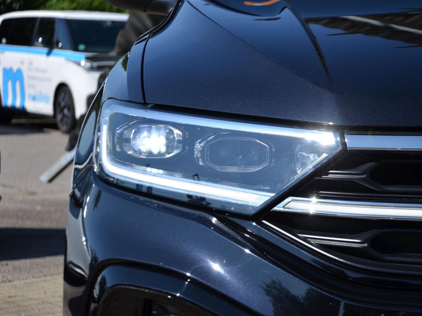 Volkswagen T-Roc R 2.0 TSI 4MOTION - Samsaru's Car Outlet