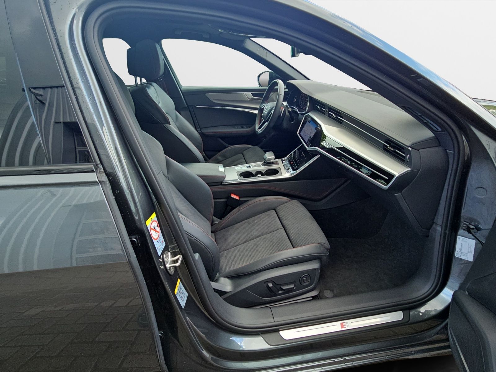 Audi A6 Avant TFSI 55 e quattro S tronic S line  Head
