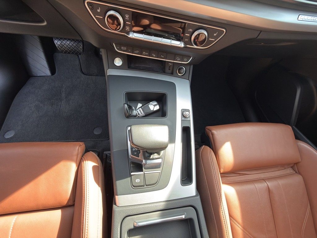 Audi Q5 S-Line 55TFSIe Quattro S-Tr. Pano AHK Leder