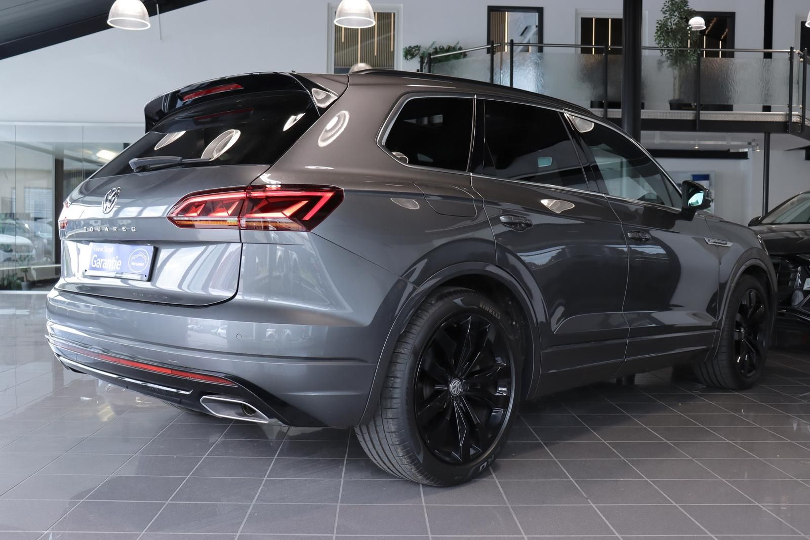 Volkswagen Touareg 3.0 V6 TSI Elegance 4Mot. R-LINE - Samsaru's Car Outlet