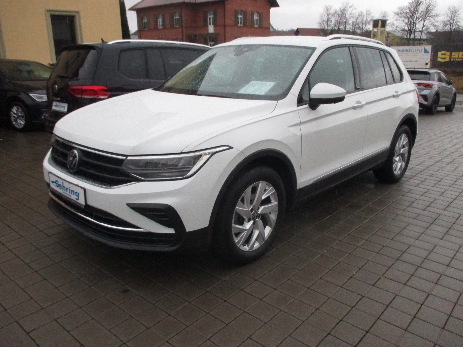 Volkswagen Tiguan 2.0 TDI DSG Active - Samsaru's Car Outlet